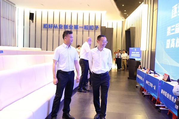 ����˰��ֵ�ίίԱ�����ܾ���ʦ�����飨��һ����365���й�˾��ί��������֣��������������е�����˰��֪ʶ�Ͱ�˰���վ����߸�У˰��ִ��֪ʶ��ս����ǰ׼������