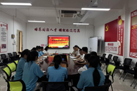 �ƾ�����������ѧԺѧ����һ��֧���ٿ�׼����Ա���մ��