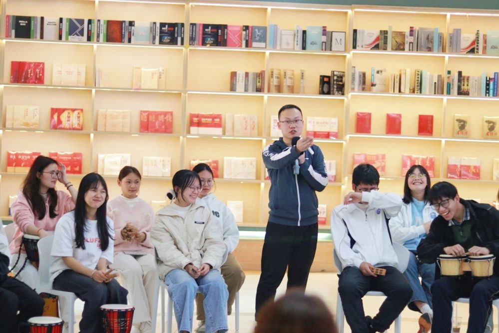 Τ����������ͬ���ǿ�չ��������ʵ��