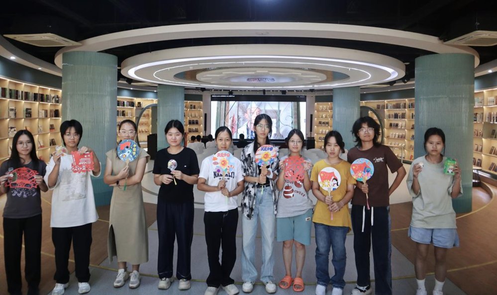 ͬ����չʾ����������Ʒ