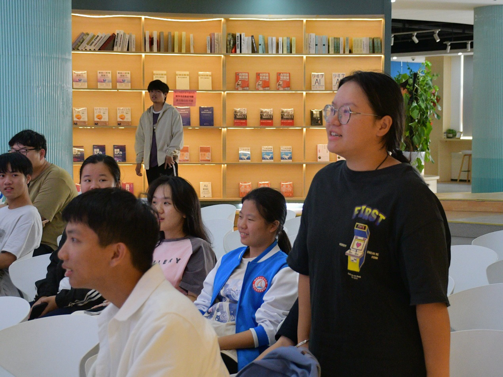 ѧ������¹�ʫ