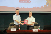 �������������Ժ���������������鳤����ʤƸ��Ϊ365���й�˾���θ�У������ר�⽲��