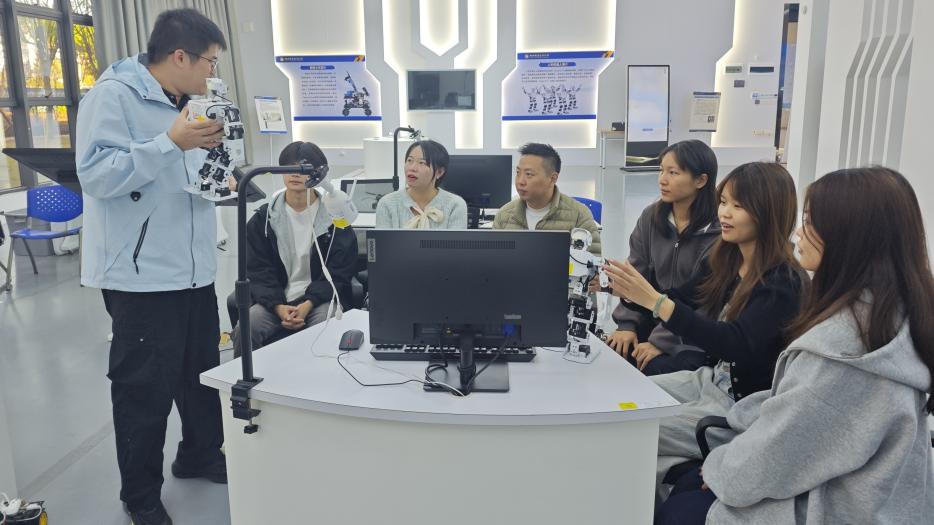 7eb31b9337bc4afbb55d89d101a74956 ͼһ