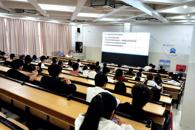 ͨʶ����ѧԺ��չ�������������е���ѧ������ר�⽲��