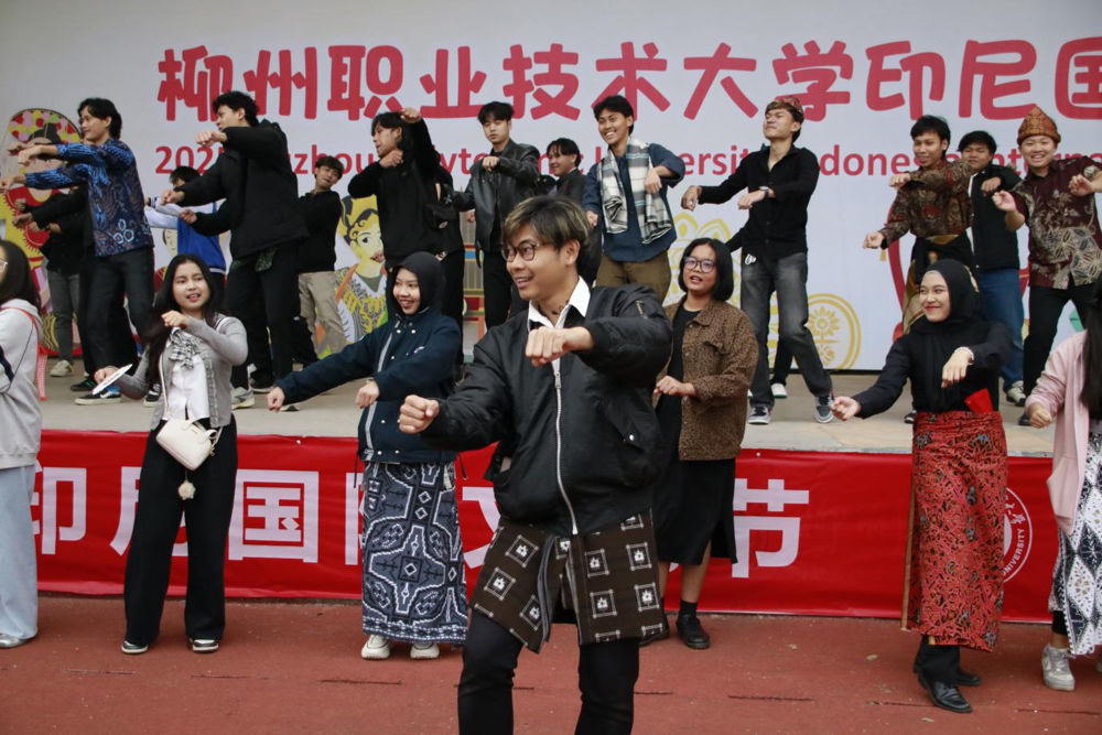 ����ѧ������ӡ��Ű��赸