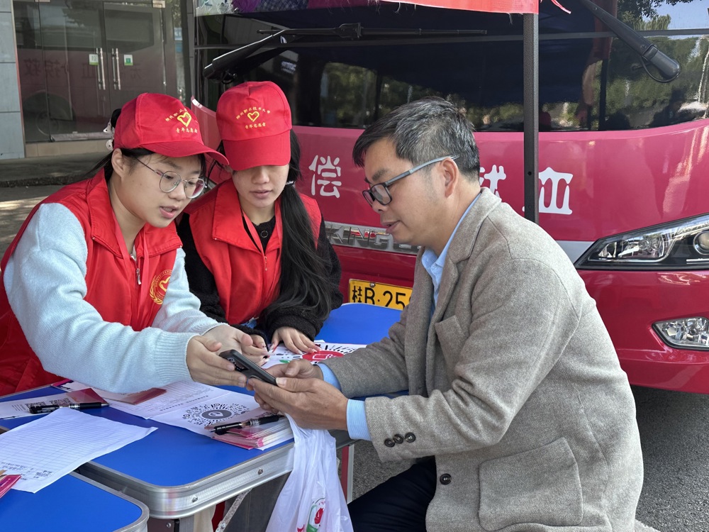 ×ÔÔ¸ÕßÄÍÐÄΪ¶ÔÏ×ѪÓÐÒÉ»óµÄʦÉú½â˵ ×ÔÔ¸ÕßÄÍÐÄΪ¶ÔÏ×ѪÓÐÒÉ»óµÄʦÉú½â˵