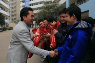 �´�ο�� ��ůС���ġ���ѧԺ��չ��Уѧ���´�ο�ʻ