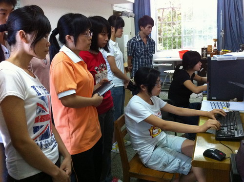 20120522171537959 ͼ1 ²ÎÈüÑ¡ÊÖͨ¹ýÅÌËã»ú·ÂÕæÏµÍ³¾ÙÐÐÀíÂÛÊÔÌ⿼ÊÔ