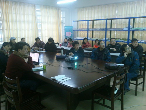 20121224091526692 ͼ ³ÂÎÄÓ¸±Ö÷ÈΣ¨×óÒ»£©¸øÏÈÉúÃÇ×÷רÌâ½²×ù