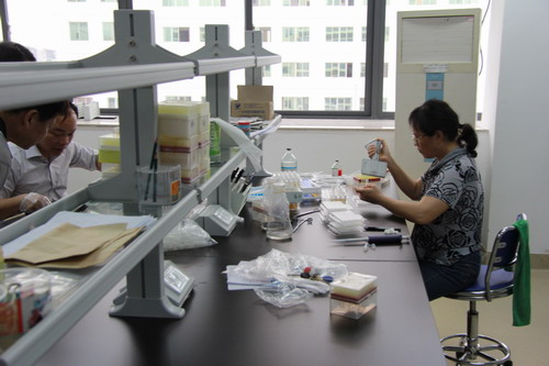 20130522115109480 ͼÈýÊÂÇéÖ°Ô±¾ÙÐÐÃâÒßѧĥÁ·²Ù×÷