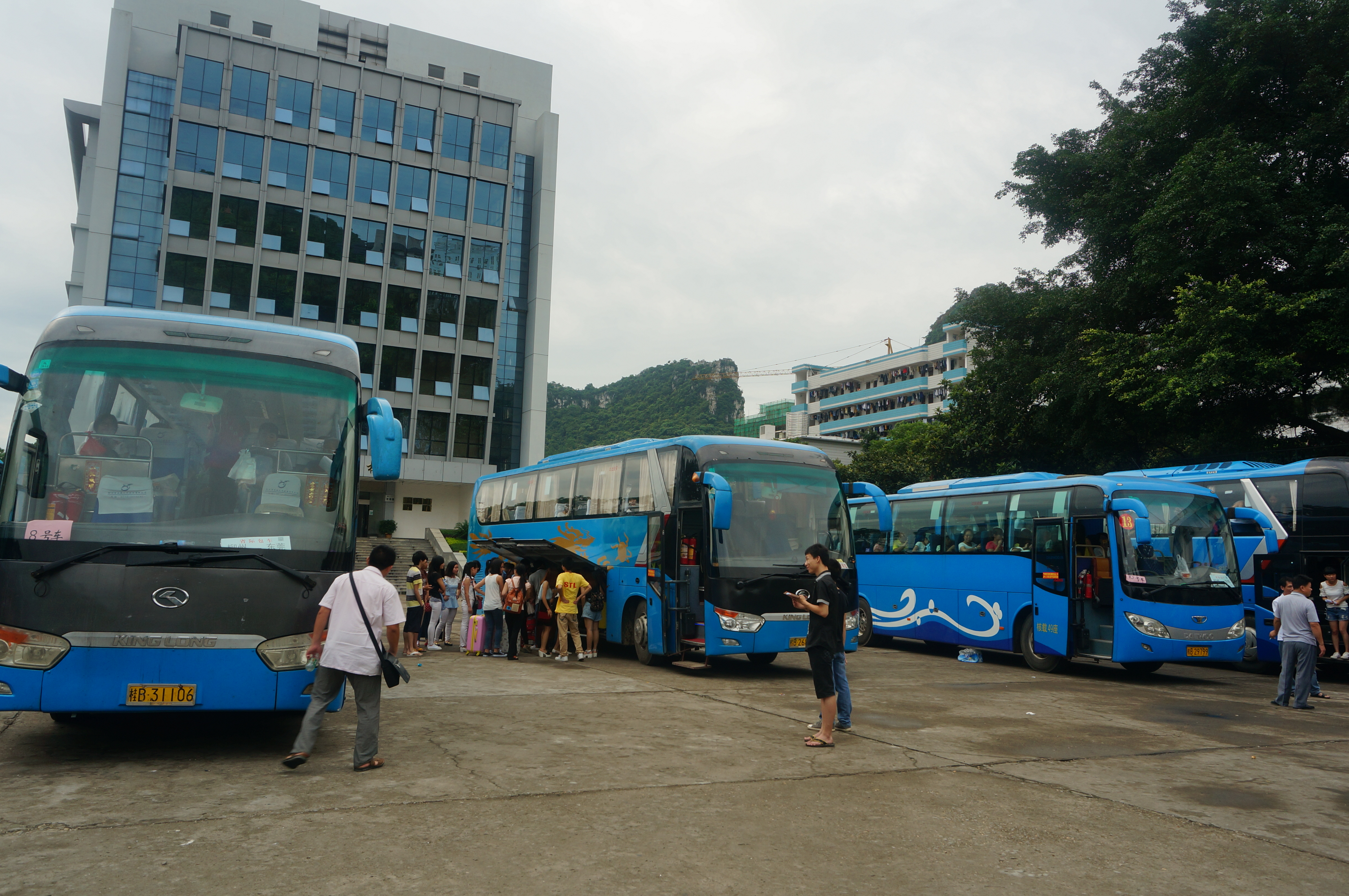 20140711173201779 ѧÉúÉϳµ×¼±¸³ö·¢