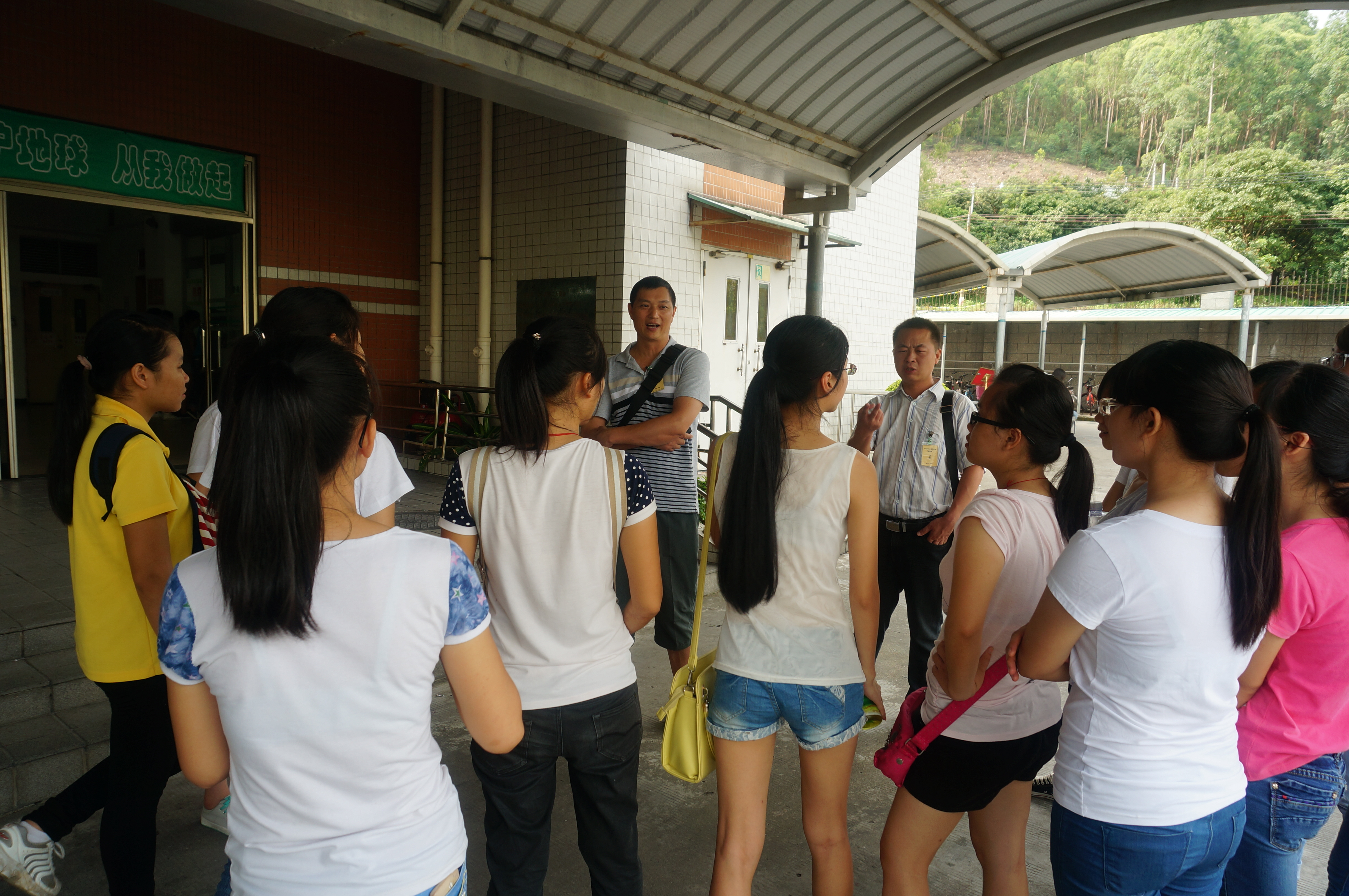 20140711173845870 »ÆÂ½ÏÈÉú¼°ºú˾ÀíÓëѧÉú½»Á÷