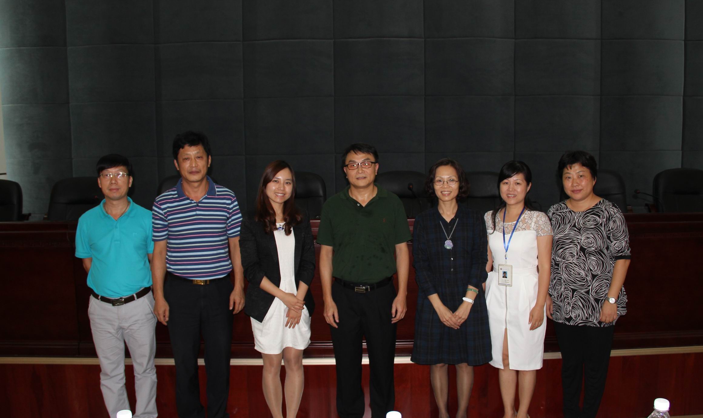 20151116174714797 与用友新道科技有限公司签约后合影