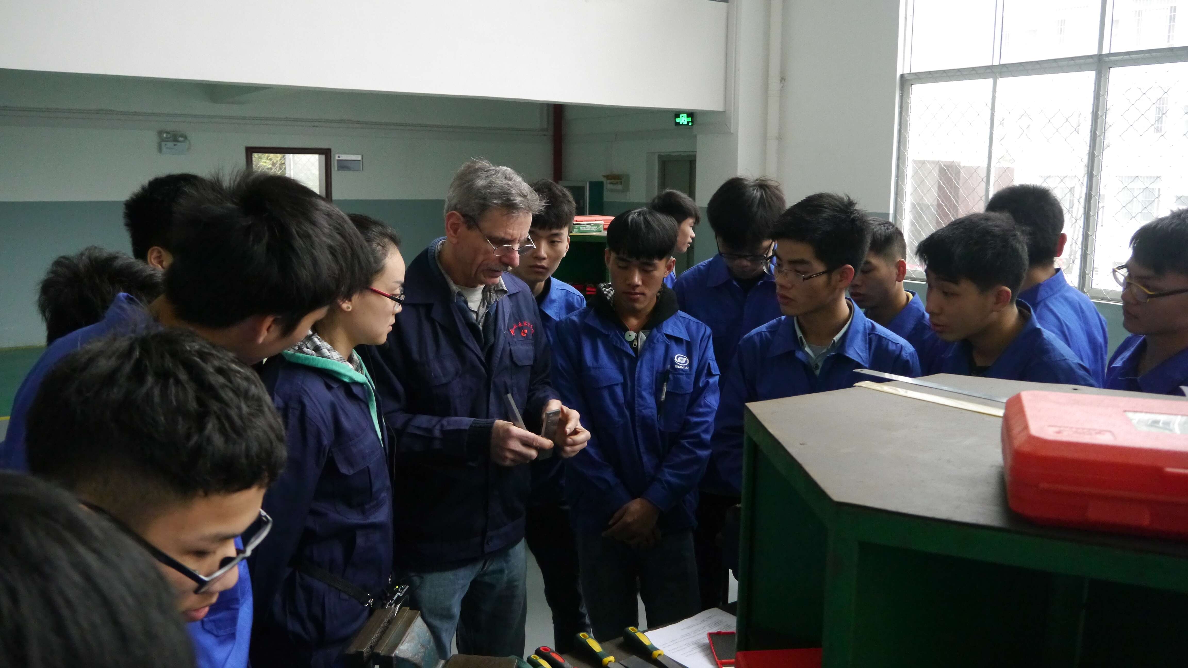 20160324105849141 ͬÑâÃÇÈÏÕæÔ¢Ä¿Josef WernerÏÈÉúÑÝʾ²Ù×÷