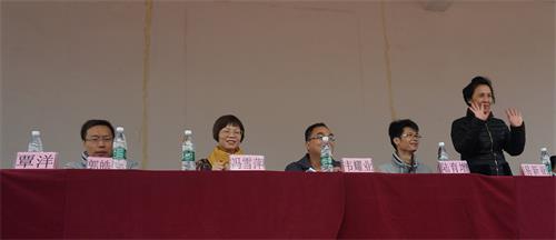 ��Ļʽ��ϯ�ļα�