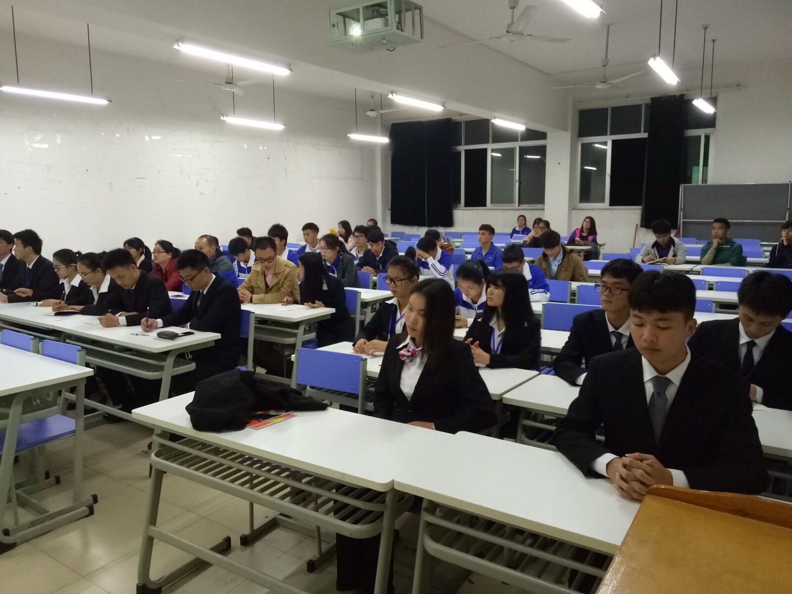 20161212095430122 Ñݽ²½ÇÖðÏÖ³¡