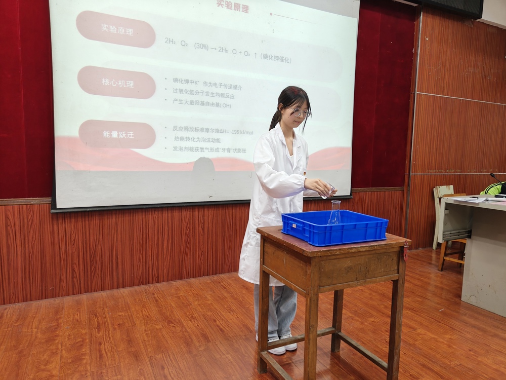 ���չʾ�߻�ʵ��