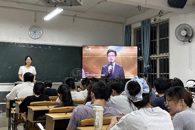 ������ʳ�﹤��ѧԺ��չ��ͬ��һ�á��˹���������˼���Ρ����