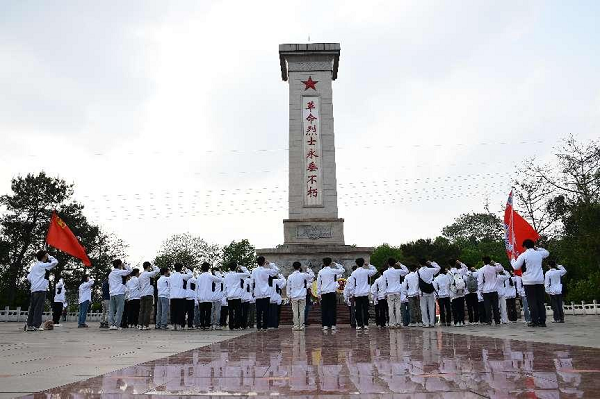 È«ÌåÖ°Ô±¾ÙÐÐÐûÊÄ È«ÌåÖ°Ô±¾ÙÐÐÐûÊÄ