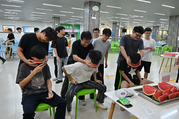 ���۳����ϴ���