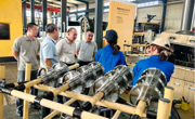 ����ο��ů���� ʵѵһ�߹ľ�ͷ����У��ί����ǡ���У���ʽ����߷�ο�ʻ��繤��ѧԺ�����ڸ�ʦ��