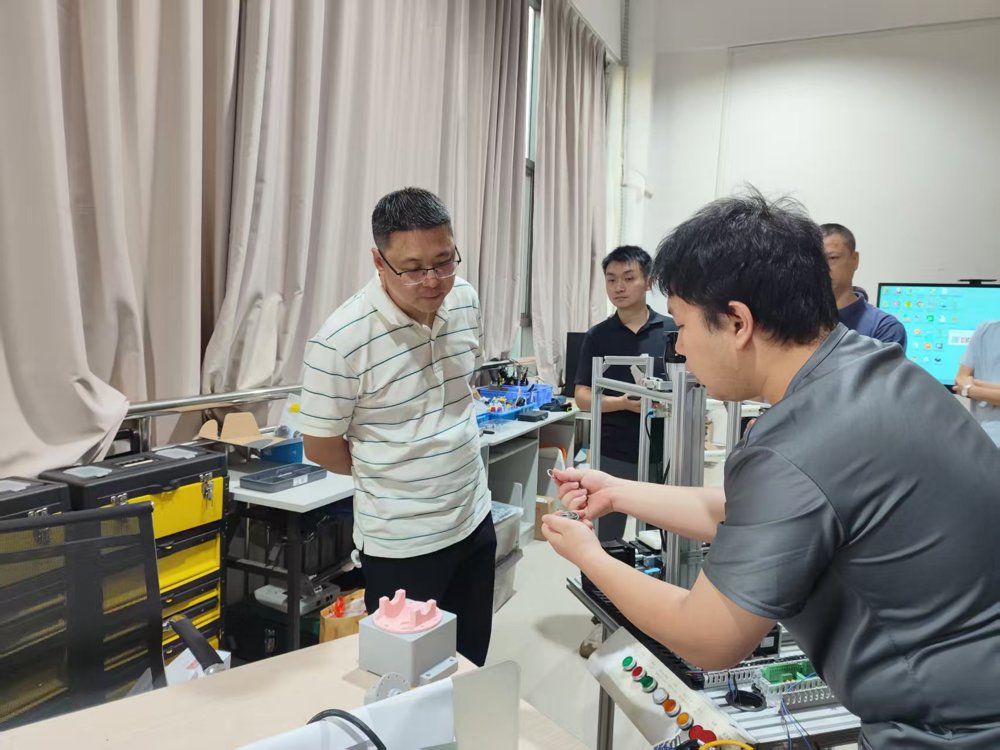 fac60515065e4c4eb89c49d316a1029d Êý×Ö»¯Éè¼ÆÓëÖÆÔì×é