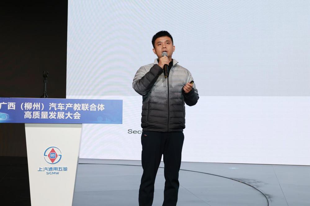 �˹����ܸ���������ҵ����ר�ⱨ��