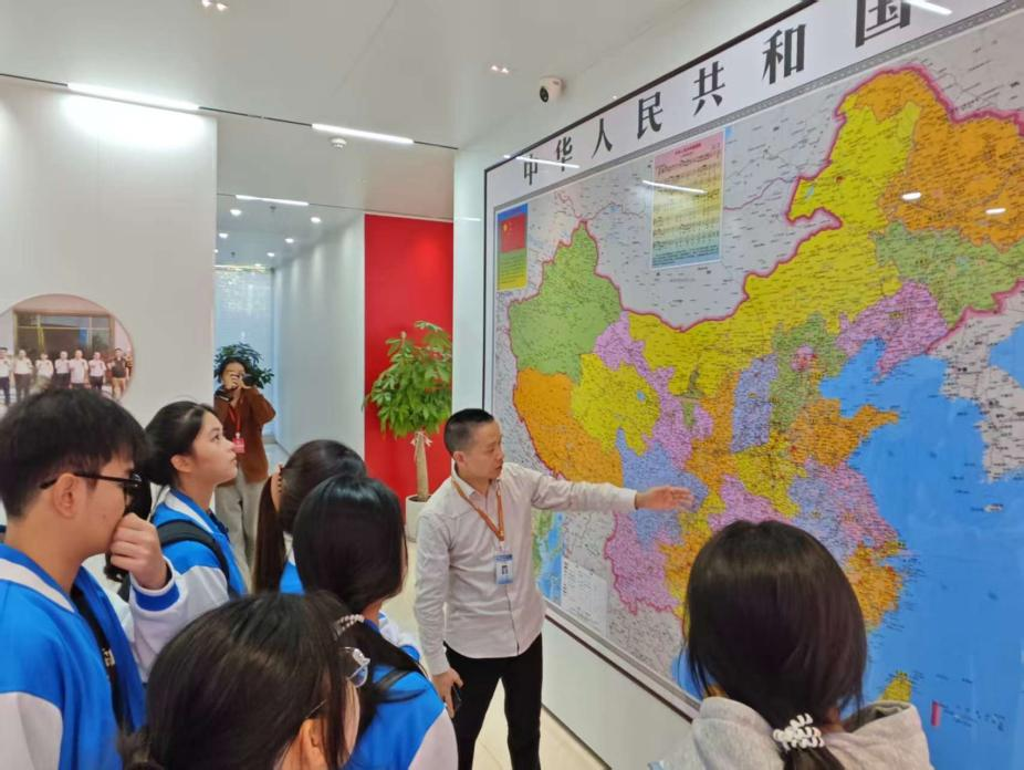 ����У��ѧ���߽���������ʳ��Ƽ����޹�˾