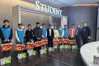 У���߷�ο����Уѧ�� ����ů����Բ��