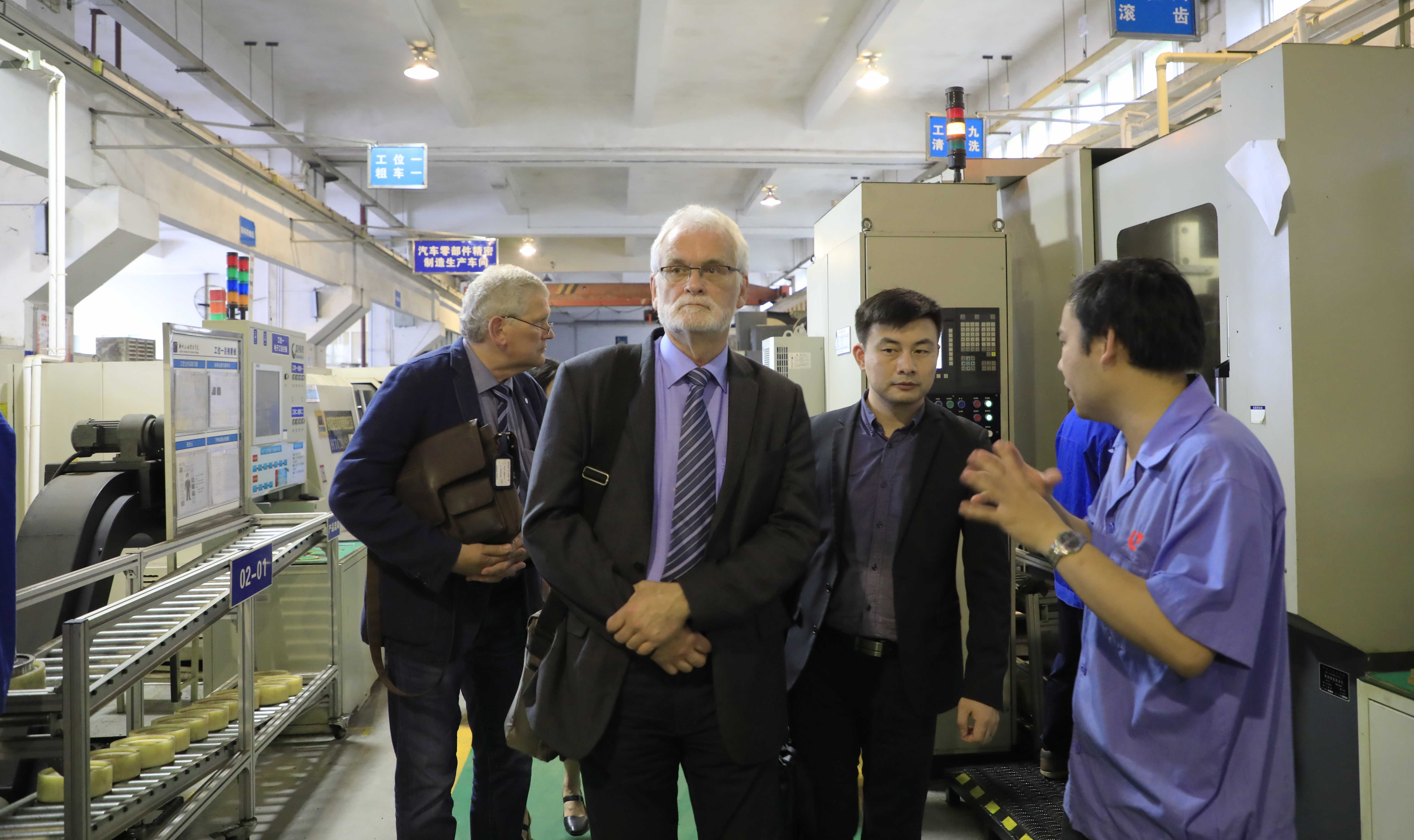 365���й�˾(Ӣ��)����-�ٷ���վ