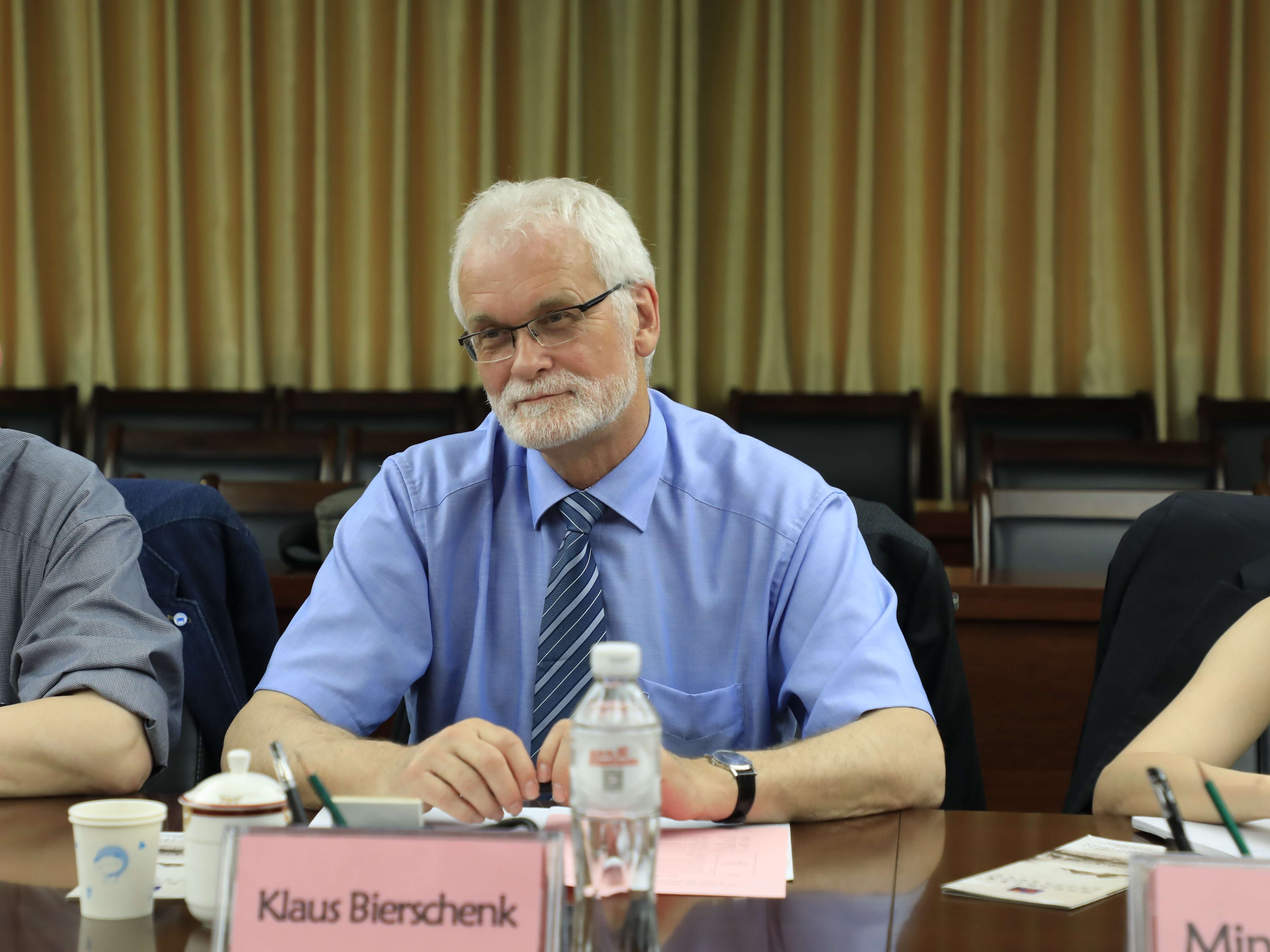 365���й�˾(Ӣ��)����-�ٷ���վ