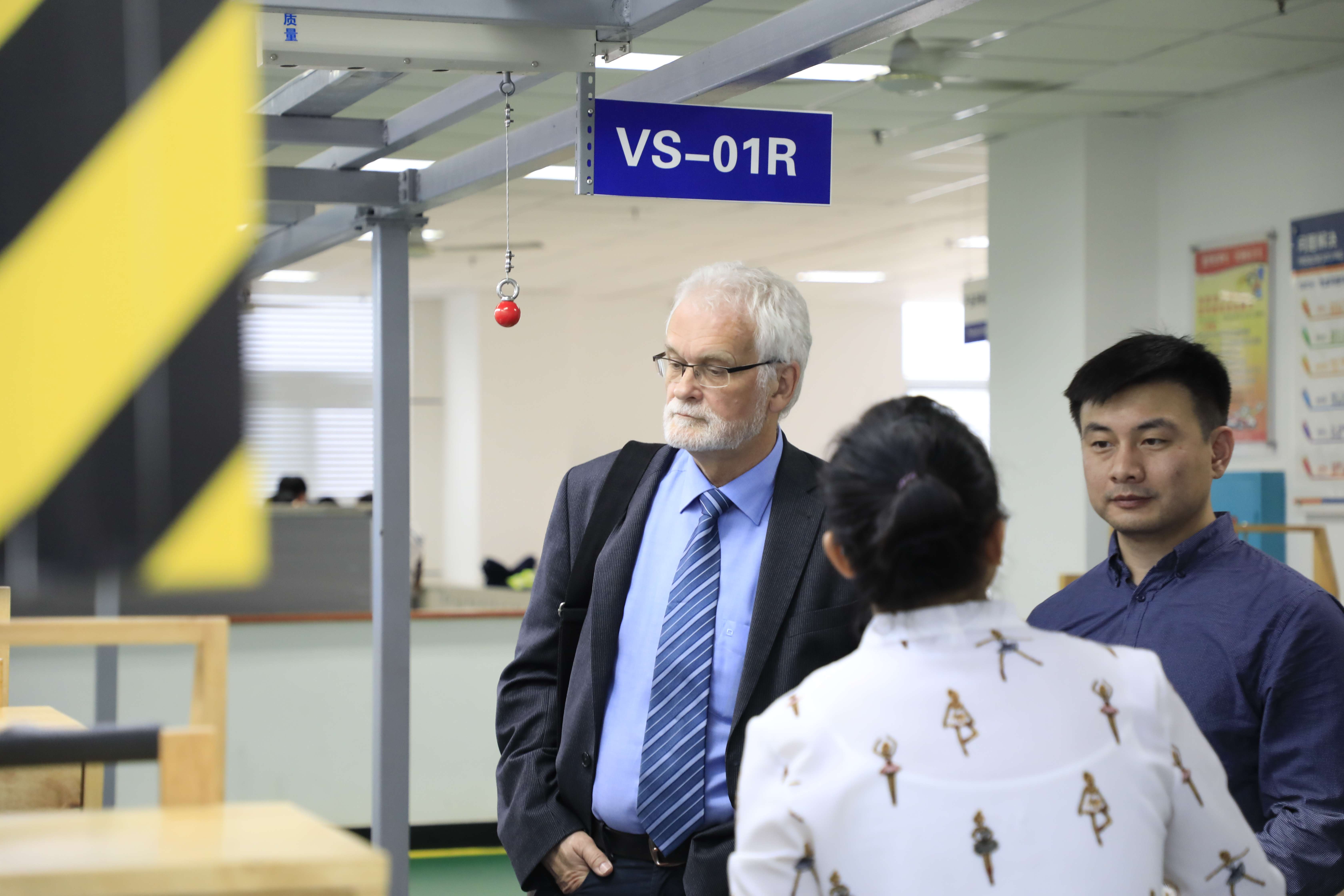 365���й�˾(Ӣ��)����-�ٷ���վ