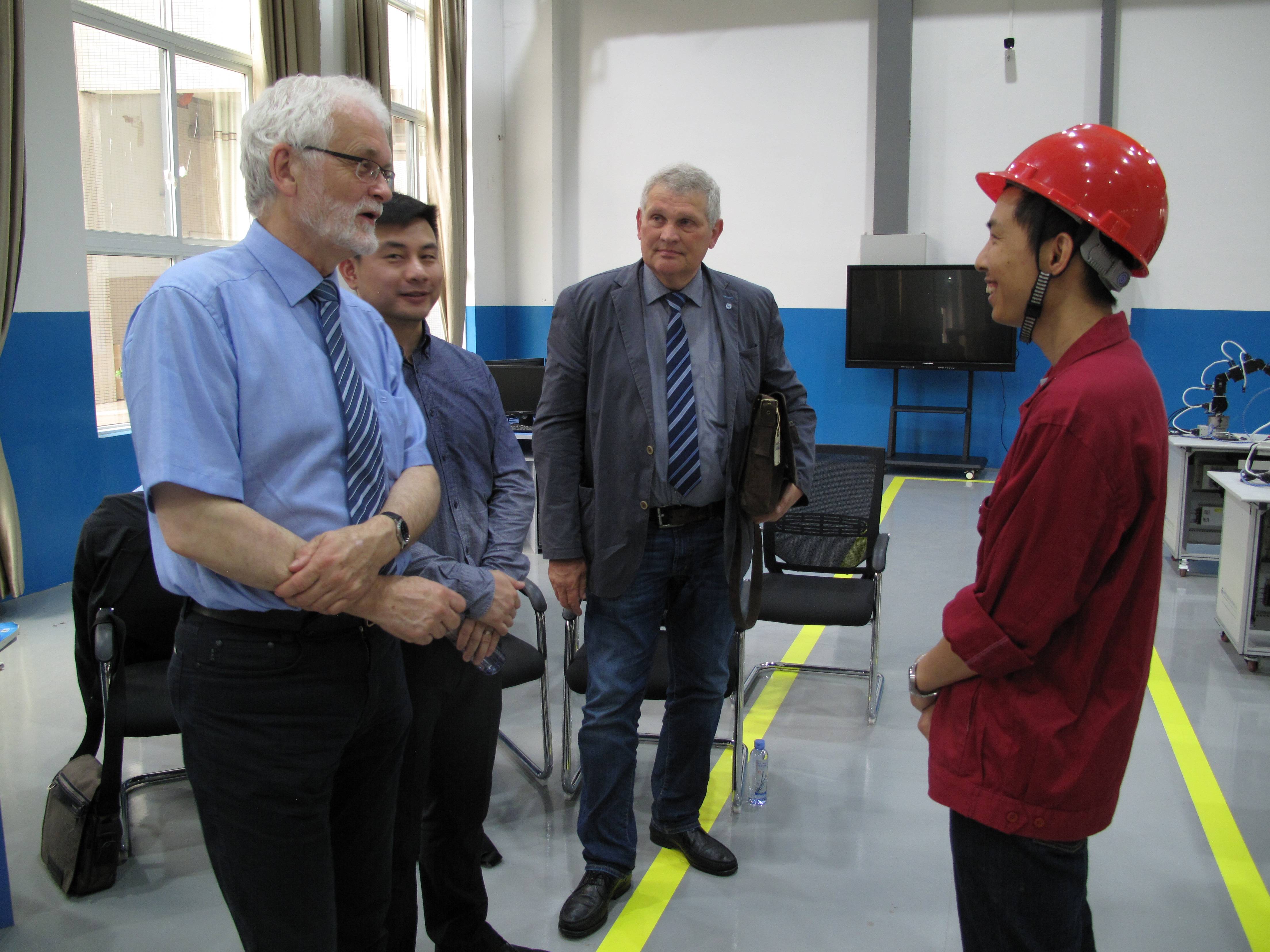 365���й�˾(Ӣ��)����-�ٷ���վ