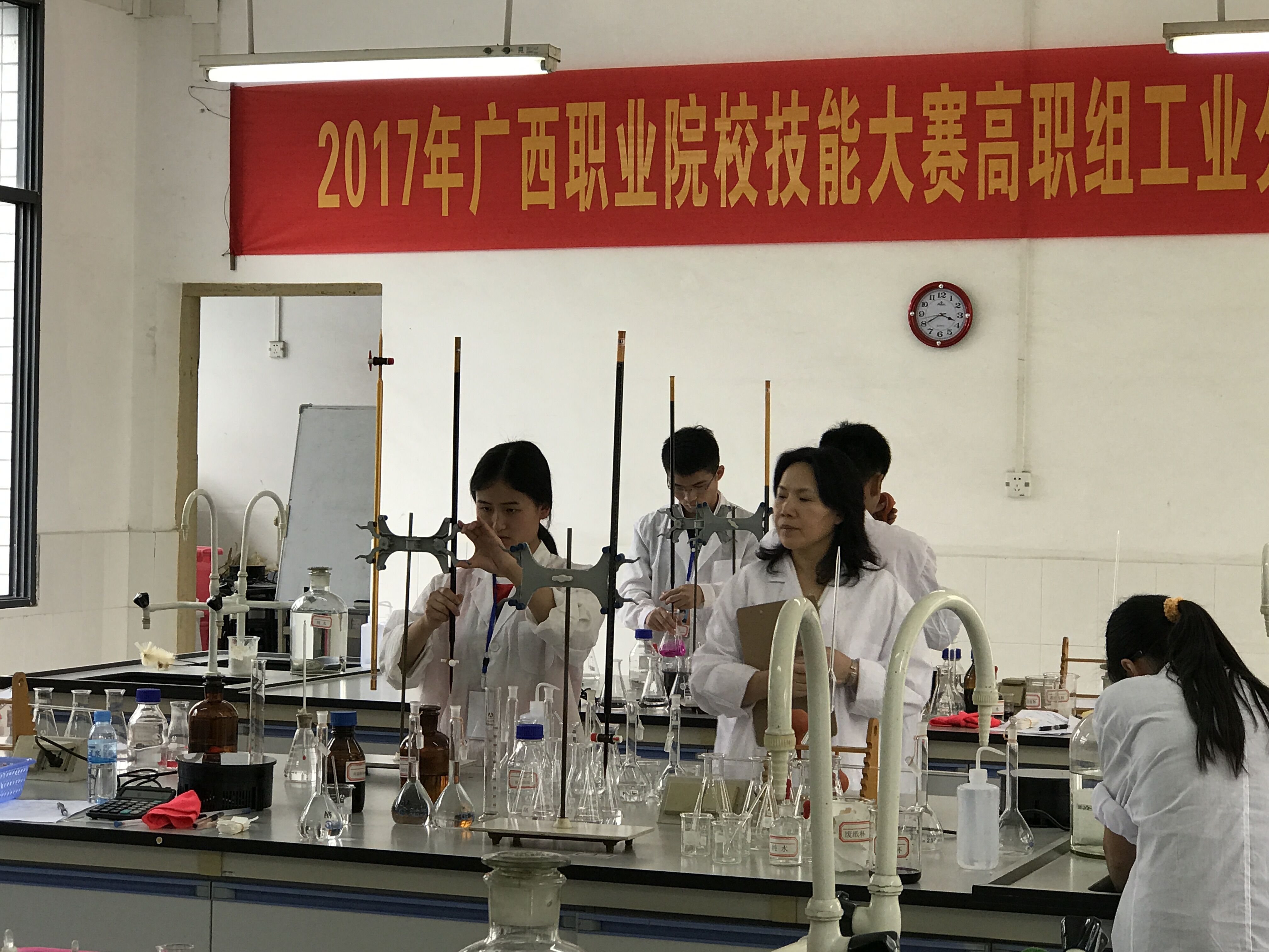 98ee0d4c7b7b407884d7bff1bdadf03e 98ee0d4c7b7b407884d7bff1bdadf03e