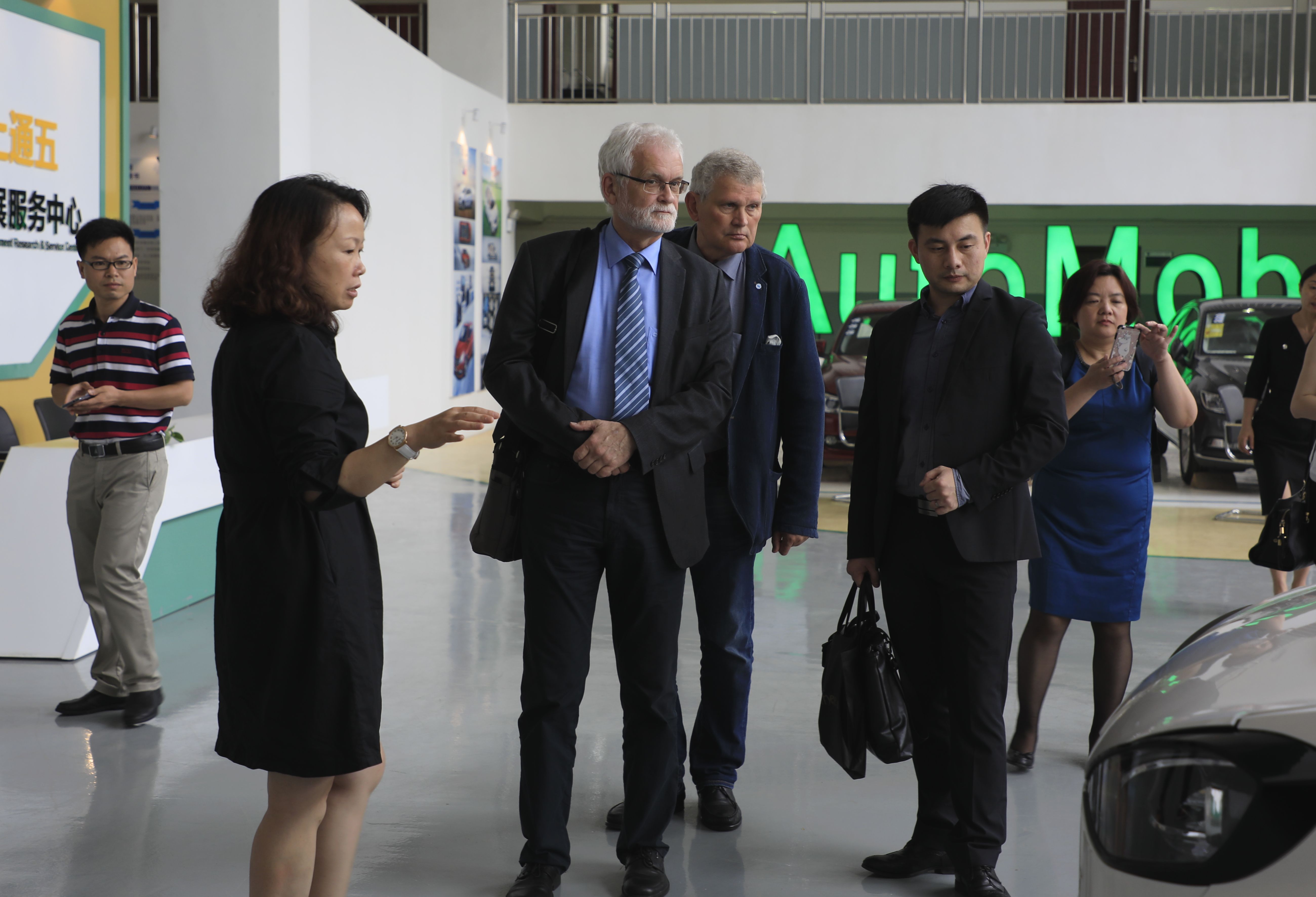 365���й�˾(Ӣ��)����-�ٷ���վ