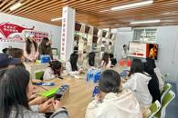 ��ҵ����������ѧԺ��չ "�����׷澫�� �����ഺʹ��" ��Ը����