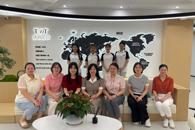 �������ظڴپ�ҵ����ҵ����������ѧԺ��ϯ�����ֿ�չ��ҵ�߷õ��л