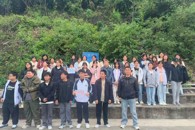 ��ҵ����������ѧԺ��չ���������ϯ����ŨŨ�༶�顱����?