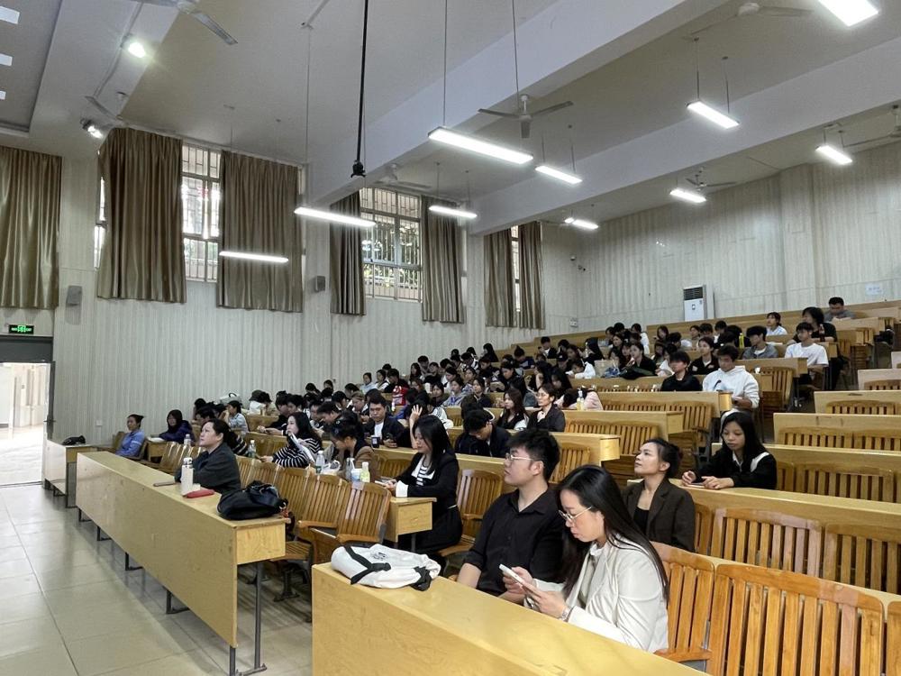 /Users/xintiandai/Desktop/2025��ѧ�ڣ��£�/΢��ͼƬ_20251031102906_2340_63.jpg΢��ͼƬ_20251031102906_2340_63