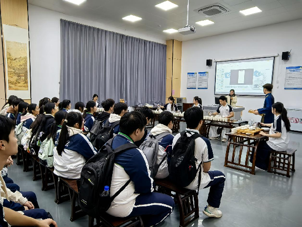 óÂÃѧ×Ó²èÒÕչʾÏÖ³¡ óÂÃѧ×Ó²èÒÕչʾÏÖ³¡