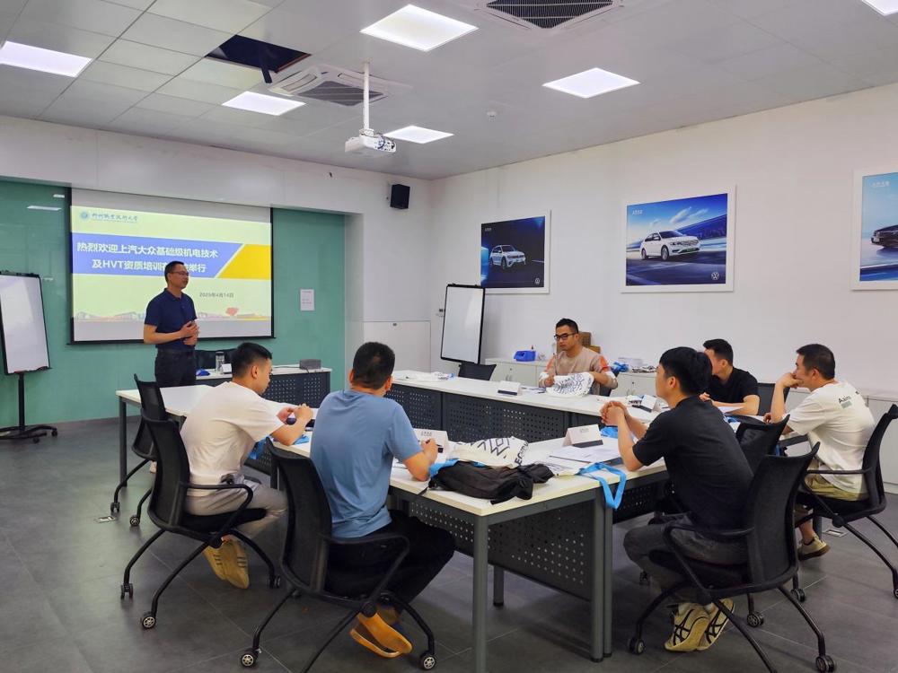 da8ebab6992f44bd9250efdfabf618a7 387d649d9ca73d3f55a805e5b639de9