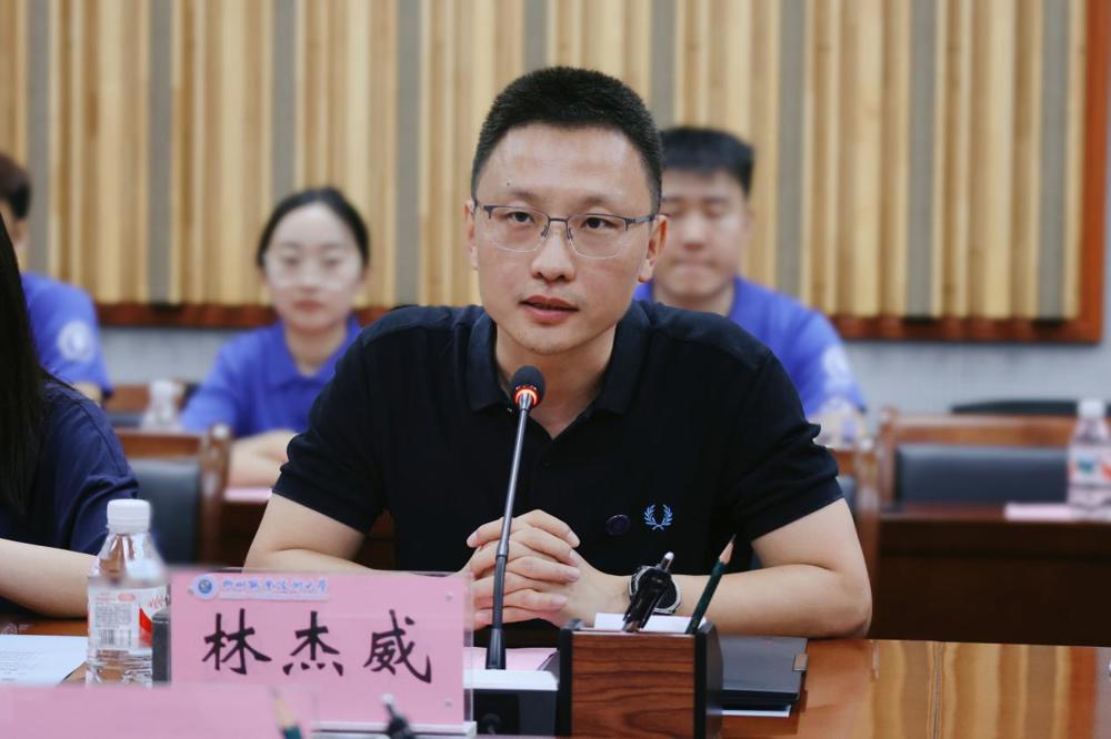 9a32c830566e4f509eb1972922af459d LY8A9822