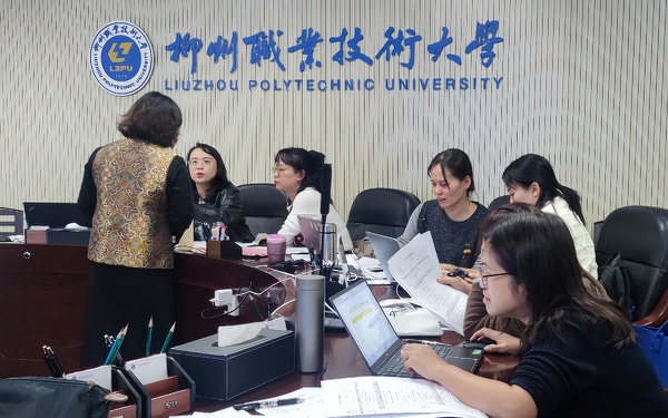 02ר�����м�Ӱ