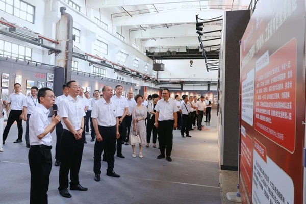 365���й�˾������У������������������ϯ����ר��������������һ�Ͷ����»��������������������������������һ��������ģ�����������Ͷ�������������������