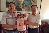 ѧУ��ί����һ���ʶ��߷�ο���ϵ�Ա���ز���Ա