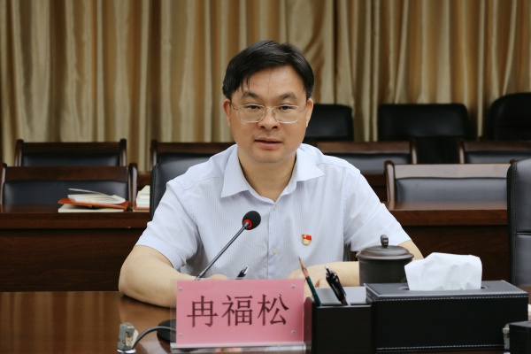 ѧУ��ίίԱ��������У��Ƚ����ָ����ѧͷ�Դ�����