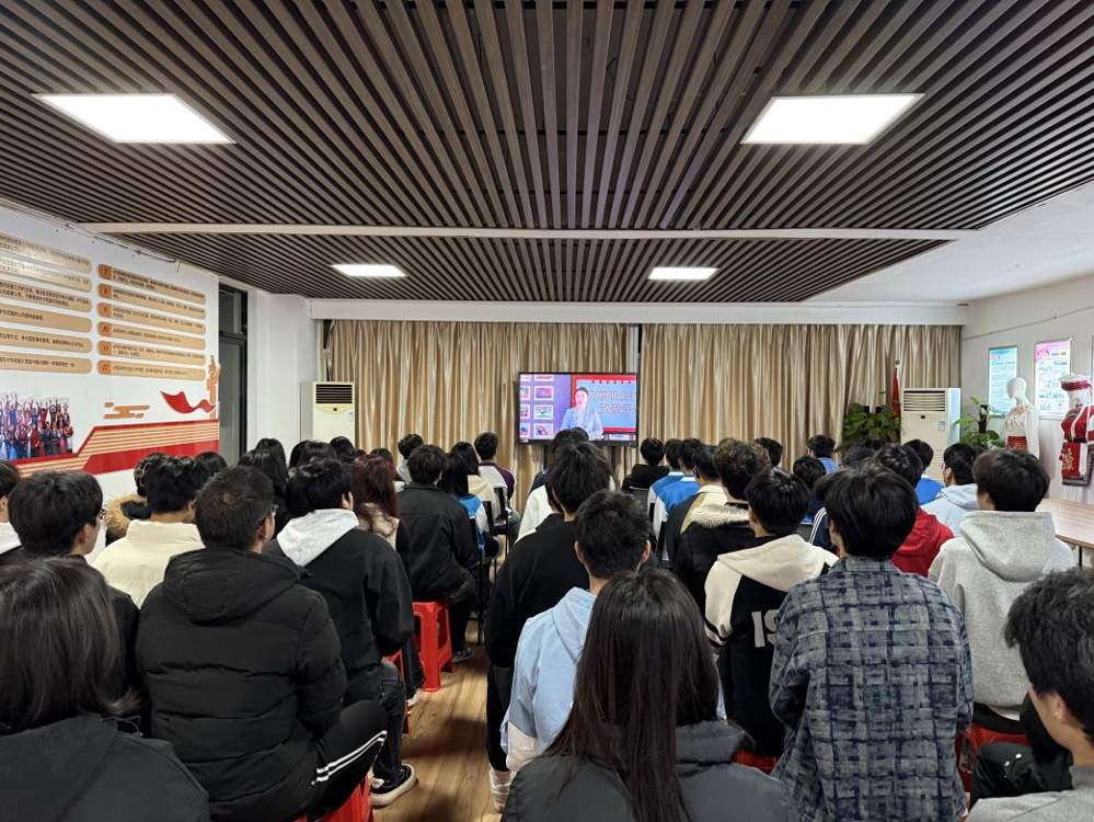 365���й�˾��֯������ʦ���տ�����ѧ��һ�Ρ�