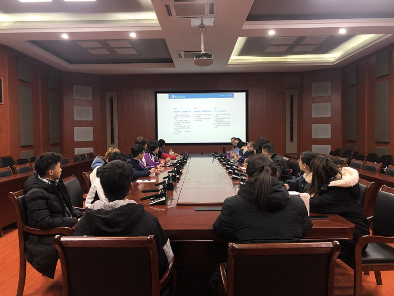 ����У��2020��ѧ��ͷ�Զ�̬������̸��