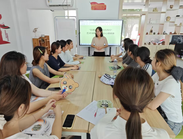 608f806c47784bd88fff51e65a0d123a