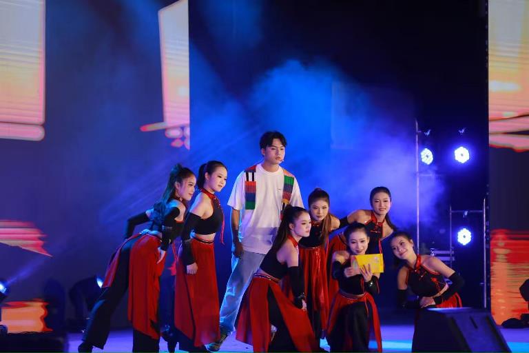 ÑÝ·ºÆð³¡ ÑÝ·ºÆð³¡